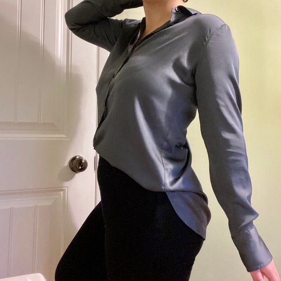 BANANA REPUBLIC Satin Long Sleeve (size S) - Picture 5 of 10